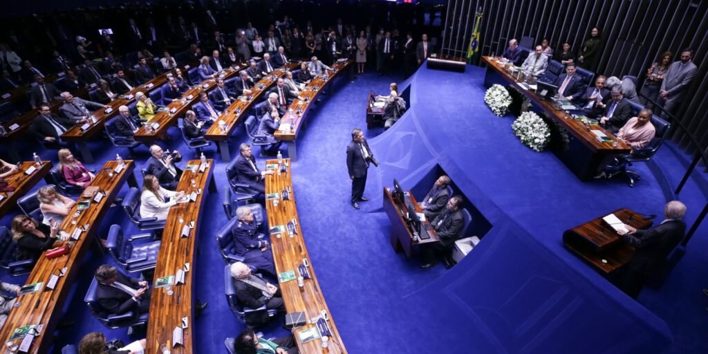 Em meio ao PL da Anistia, Senado homenageia redemocratização do Brasil Em meio ao PL da Anistia, Senado homenageia redemocratização do Brasil