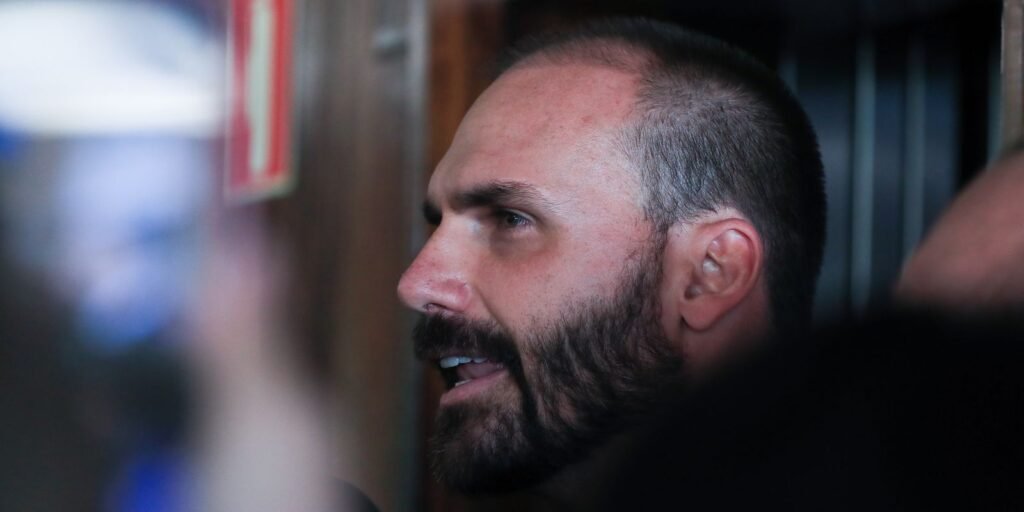 Moraes nega apreensão do passaporte de Eduardo Bolsonaro Moraes nega apreensão do passaporte de Eduardo Bolsonaro