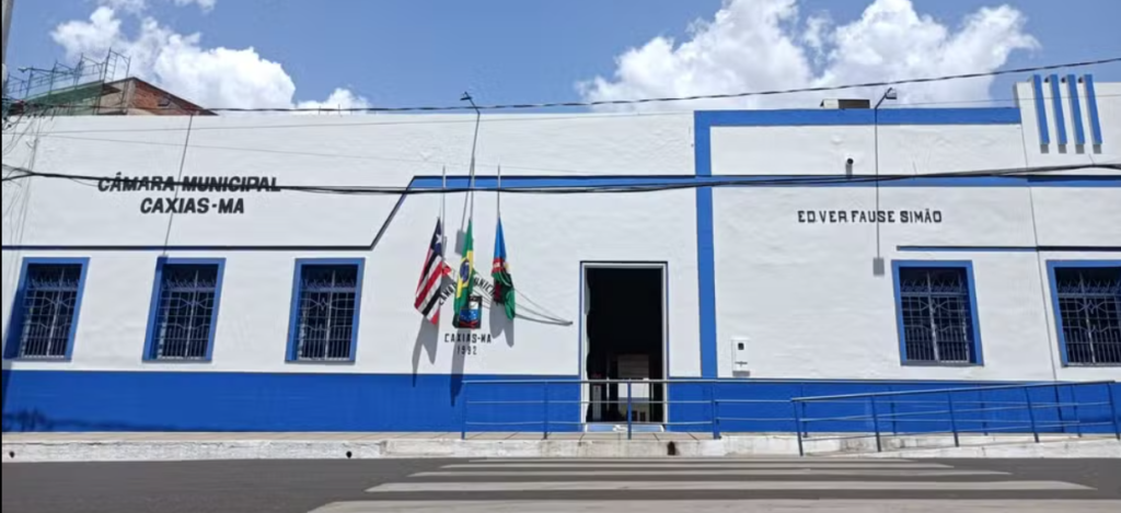 A Câmara de Caxias busca antecipar a eleição da Mesa Diretora, trazendo à tona uma crise de credibilidade e revelando acordos pouco transparentes nos bastidores do legislativo