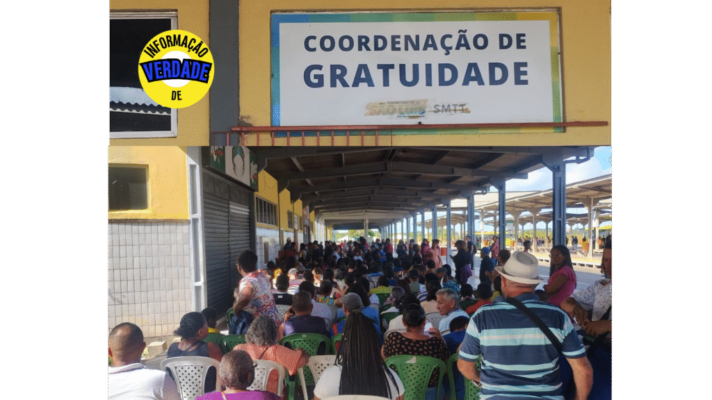 Idosos e pessoas com deficiência enfrentam fila para obter gratuidade no transporte público em São Luís.