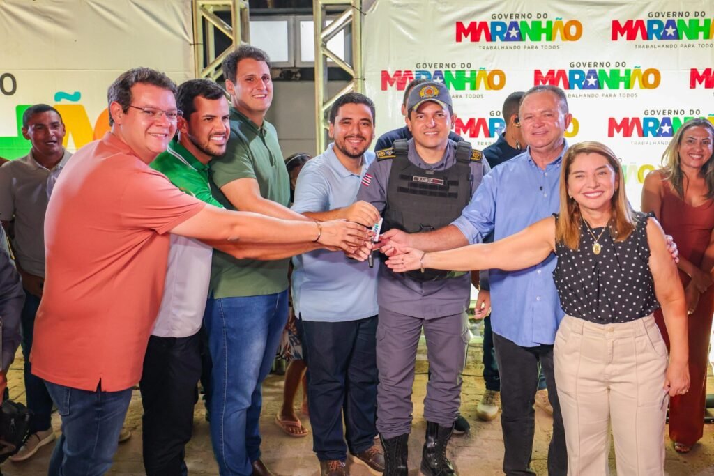 Iracema Vale acompanha entrega de viatura e ambulância em Barreirinhas e visita a 40ª vaquejada do município Iracema Vale acompanha entrega de viatura e ambulância em Barreirinhas e visita a 40ª vaquejada do município