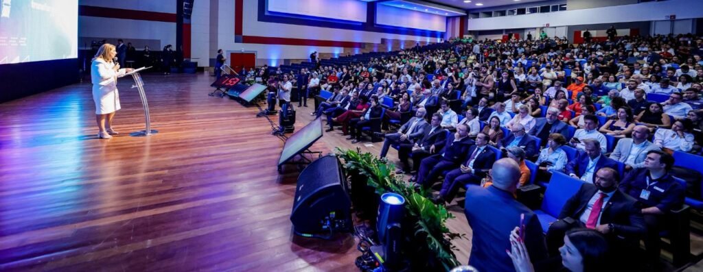 Iracema Vale reafirma compromisso com o fortalecimento dos pequenos negócios durante abertura do ‘Transformar Juntos’ Iracema Vale reafirma compromisso com o fortalecimento dos pequenos negócios durante abertura do ‘Transformar Juntos’