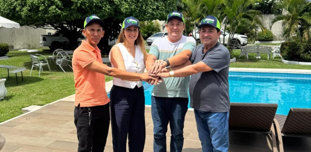É oficial: o prefeito e o presidente da Câmara de Junco do Maranhão estão com Natássia Weba. É oficial: o prefeito e o presidente da Câmara de Junco do Maranhão estão com Natássia Weba.