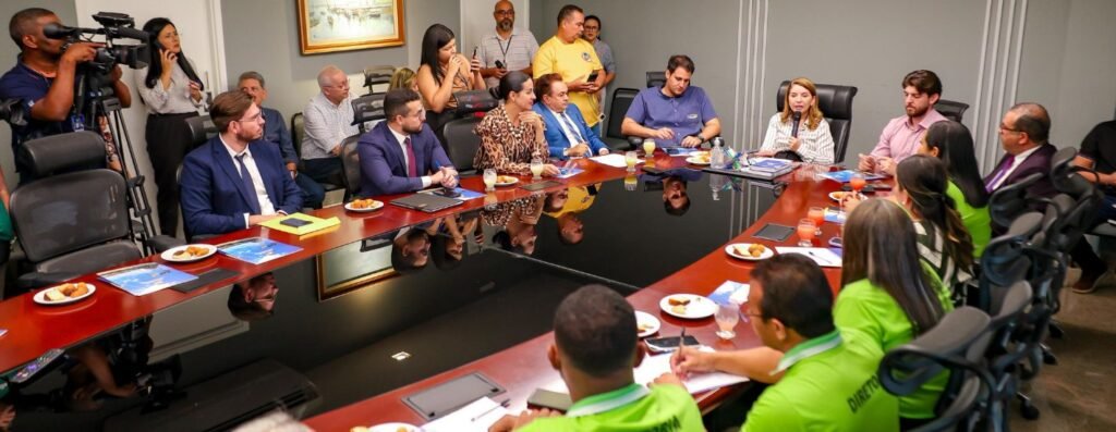 Assembleia Legislativa instala Frente Parlamentar em Defesa do SUS e dos Profissionais da Saúde Assembleia Legislativa instala Frente Parlamentar em Defesa do SUS e dos Profissionais da Saúde