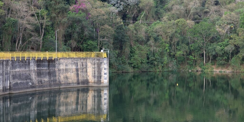 Sistema Cantareira terá captação menor de água a partir de outubro Sistema Cantareira terá captação menor de água a partir de outubro