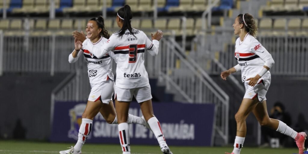São Paulo vence clássico e avança na Copa do Brasil Feminina São Paulo vence clássico e avança na Copa do Brasil Feminina