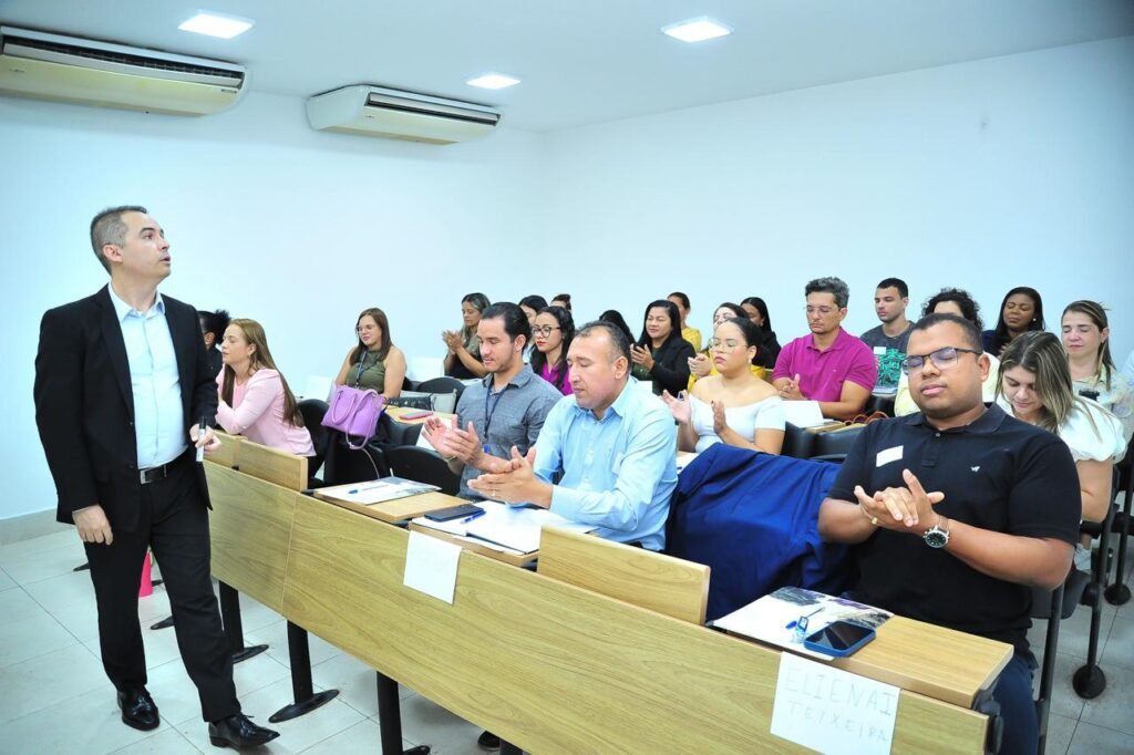 Elema promove curso de Comunicação e Oratória para servidores e público externo Elema promove curso de Comunicação e Oratória para servidores e público externo