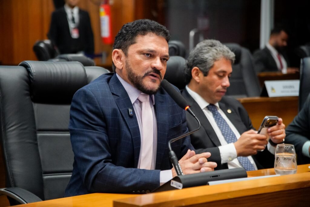 “É amor ou amizade?”, questiona Cláudio Cunha sobre insistentes reclamações de deputados dinistas ao governo “É amor ou amizade?”, questiona Cláudio Cunha sobre insistentes reclamações de deputados dinistas ao governo