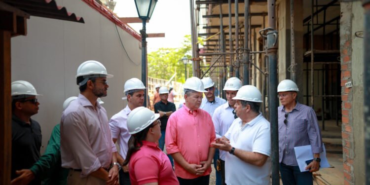Governador Carlos Brandão vistoria obra de revitalização do antigo Palácio do Comércio e avança com intervenções por todo o Centro Histórico