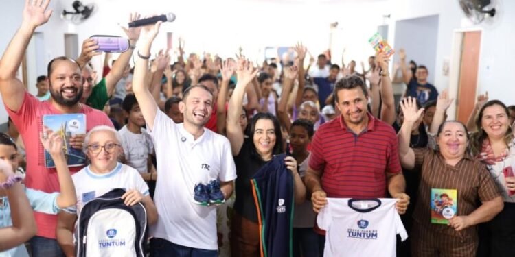 Fernando Pessoa realiza entrega histórica de kits escolares para alunos da rede pública municipal em Tuntum