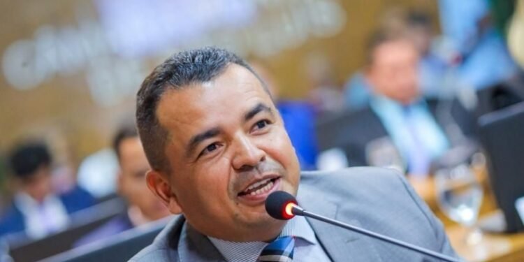 Câmara de São Luís aprova projeto do vereador Edson Gaguinho sobre uso facultativo de uniforme escolar para estudantes com TEA e outras neurodiversidades sensoriais