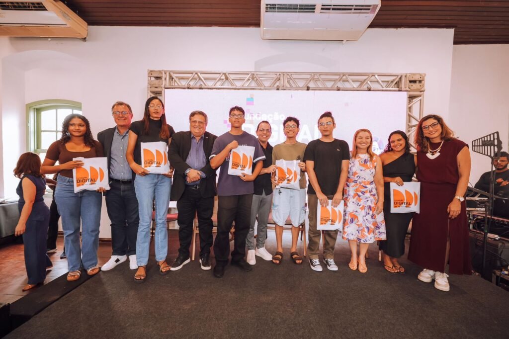 Iracema Vale participa da aula inaugural do Projeto Fundação Digital Iracema Vale participa da aula inaugural do Projeto Fundação Digital