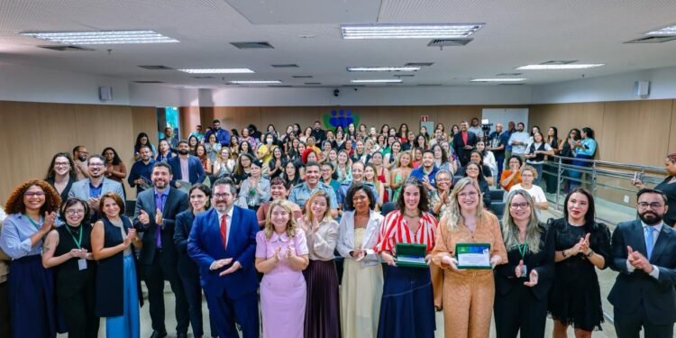 Iracema Vale participa de evento em alusão ao Dia Internacional da Mulher e do lançamento da cartilha “Proteja seu bolso, Mulher”