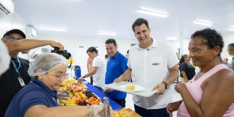 No aniversário de Barreirinhas, Orleans Brandão celebra entrega de pacote de obras e serviços para a cidade