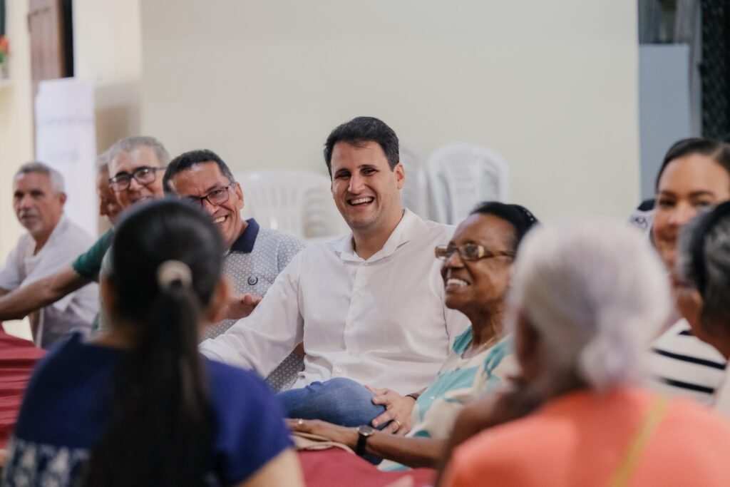 Orleans Brandão reúne-se com moradores do Lira e destaca importância do bairro na construção de seu plano de governo Orleans Brandão reúne-se com moradores do Lira e destaca importância do bairro na construção de seu plano de governo