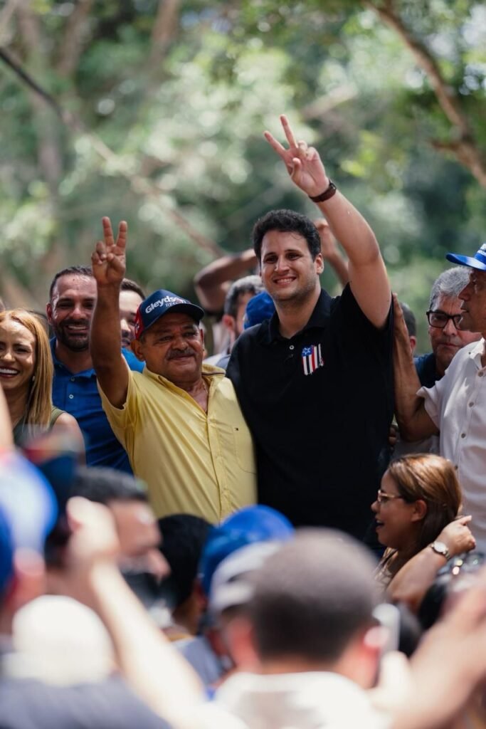 Em Colinas, Orleans recebe carinho da população e apoio de dezenas de prefeitos e lideranças Em Colinas, Orleans recebe carinho da população e apoio de dezenas de prefeitos e lideranças