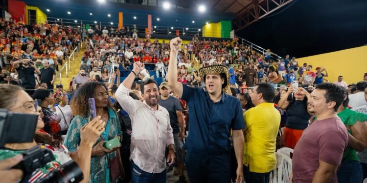 Mais de 300 grupos culturais declaram apoio à pré-candidatura de Orleans em grande ato com fazedores de cultura