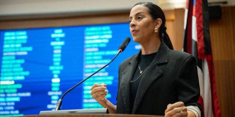 Deputada Daniella parabeniza governador Brandão por sancionar lei que reconhece maternidade atípica e outras ações relevantes