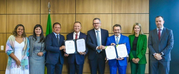 Carlos Brandão firma acordo de R$ 53 milhões para obras em aeroporto de Barra do Corda