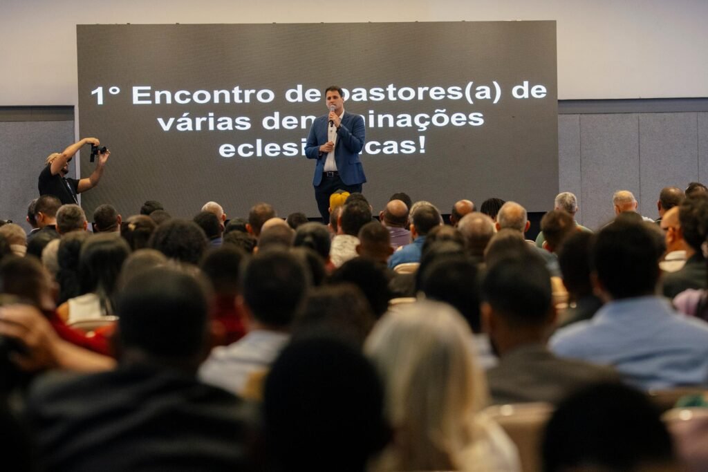 Orleans Brandão participa de encontro com pastores da Grande Ilha