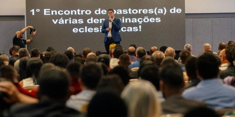 Orleans Brandão participa de encontro com pastores da Grande Ilha
