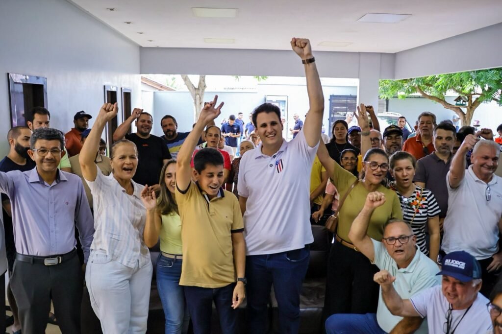 Em Estreito, Orleans Brandão dialoga com população, visita obras e destaca serviços estaduais realizados na cidade