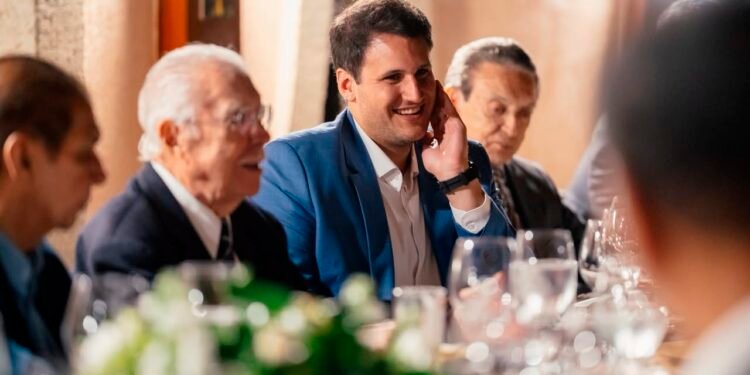Orleans Brandão recebe apoio da cúpula do MDB em jantar oferecido por José Sarney em Brasília