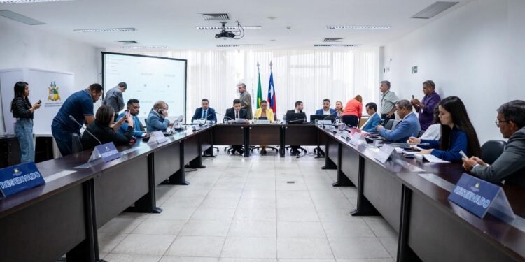 CCJ aprova parecer favorável a MP que mantém nível médio para concurso da PM e Bombeiros