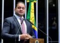 “Educação vai além do professor”: Senador Weverton defende plano de carreira e piso salarial para servidores de apoio escolar