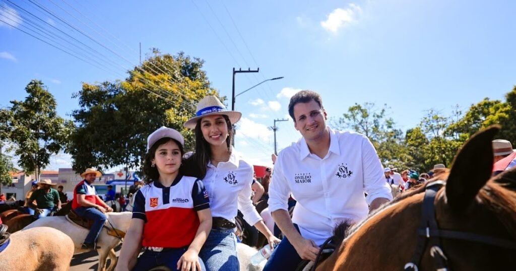 Orleans Brandão participa da Missa do Vaqueiro e destaca a força da tradição sertaneja na 34ª Vaquejada de Colinas