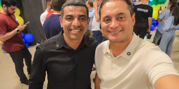 Senador Weverton amplia frente política e anuncia pastor da Universal como suplente ao Senado