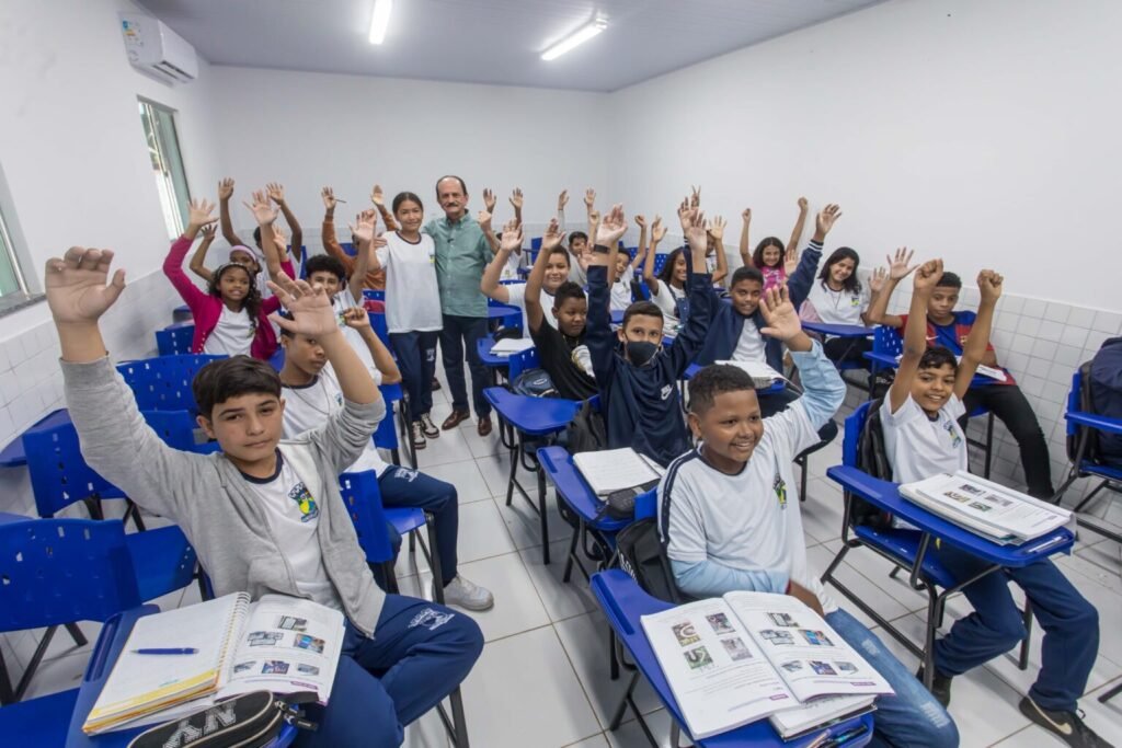 Em SJR, Dr. Julinho consolida educação como prioridade com obras, concurso e melhorias na aprendizagem