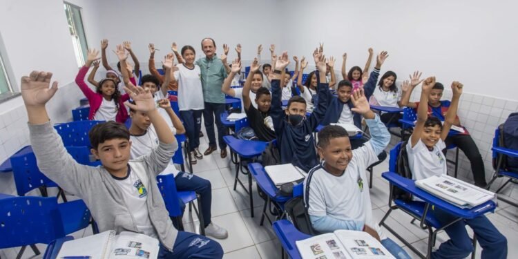 Em SJR, Dr. Julinho consolida educação como prioridade com obras, concurso e melhorias na aprendizagem