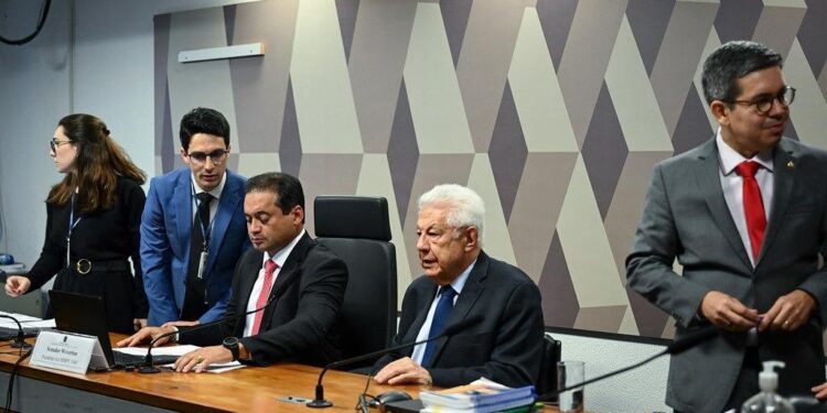 Weverton Rocha preside instalação de Comissão Mista que analisa MP que simplifica regras para atividade de mototaxistas, motoboys e motofretistas