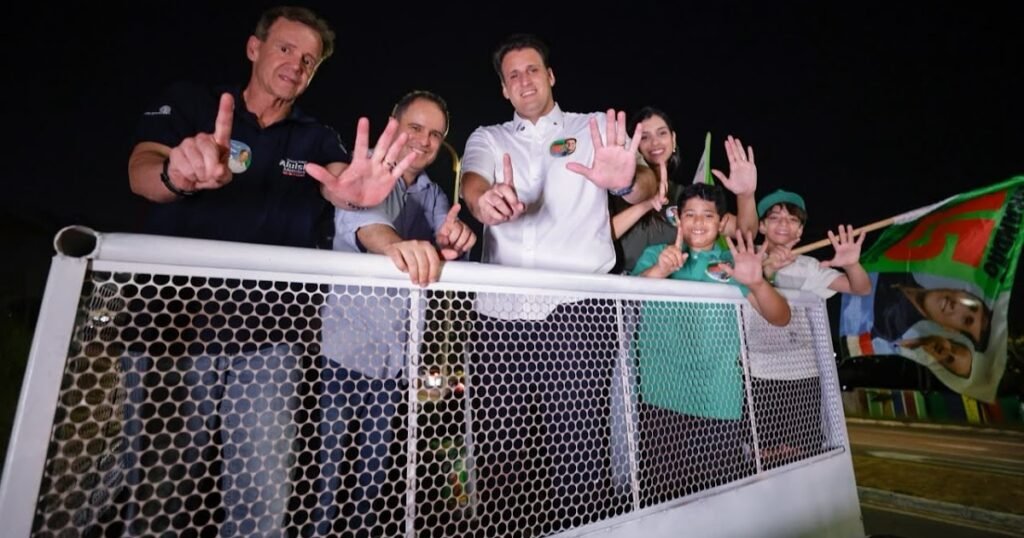 Orleans e Edivaldo percorrem bairros de São Luís em carreata marcada por manifestações de apoio popular Orleans e Edivaldo percorrem bairros de São Luís em carreata marcada por manifestações de apoio popular