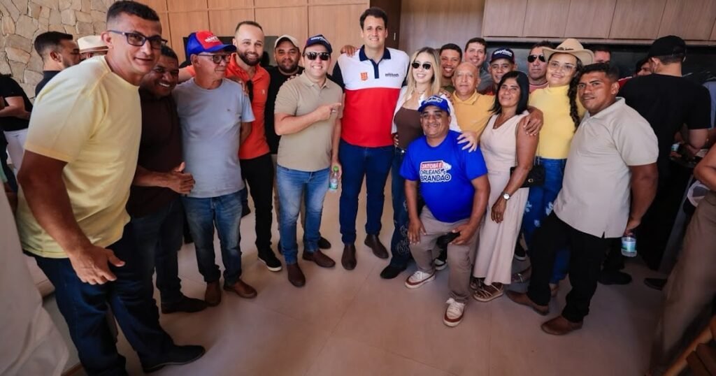 Orleans Brandão reúne prefeitos e consolida apoios à candidatura em Colinas Orleans Brandão reúne prefeitos e consolida apoios à candidatura em Colinas