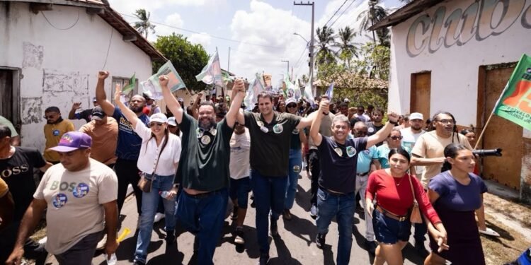 Orleans Brandão percorre Primeira Cruz ao lado da população em grande ato de apoio à sua candidatura