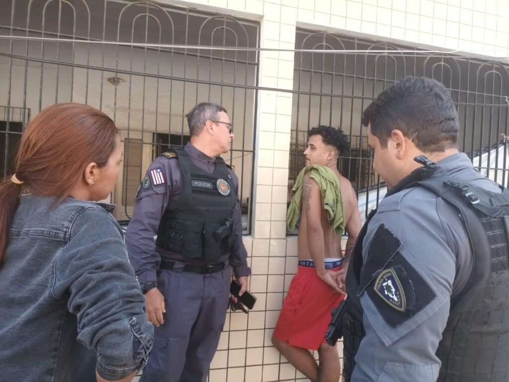 Polícia Militar prende dois suspeitos após roubo a clínica odontológica no Cohatrac Polícia Militar prende dois suspeitos após roubo a clínica odontológica no Cohatrac