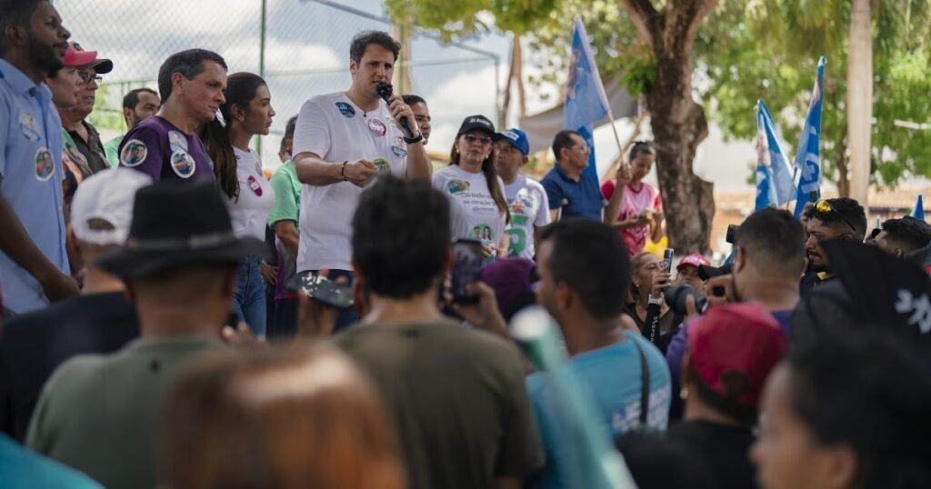 Orleans Brandão recebe apoio da prefeita Paula do Quininha e de lideranças durante caminhada em Itinga