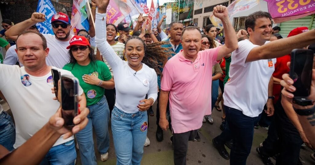 Brandão, Orleans e Cricielle reúnem mais de 1,5 mil pessoas em caminhada no São Francisco Brandão, Orleans e Cricielle reúnem mais de 1,5 mil pessoas em caminhada no São Francisco