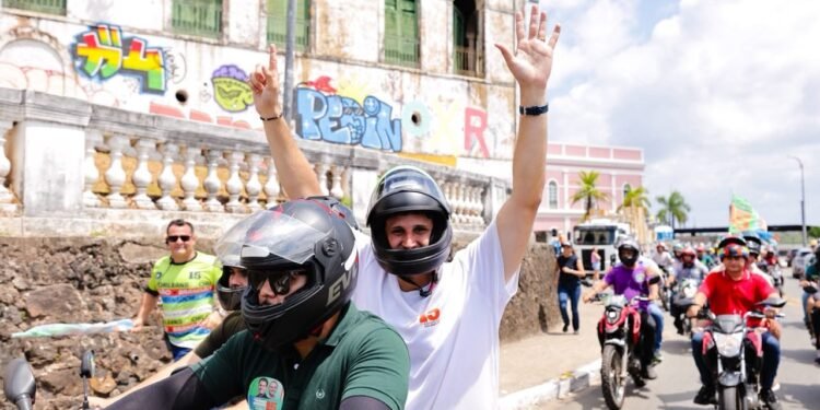 Orleans Brandão anuncia isenção de IPVA para motoristas de aplicativo e mototaxistas durante ato com a categoria