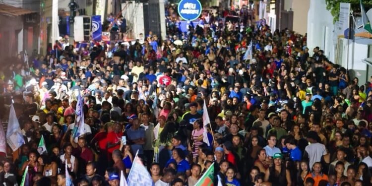 São Bento – Mar de gente recebe Orleans Brandão, que garante requalificação da malha viária de toda a Baixada Maranhense