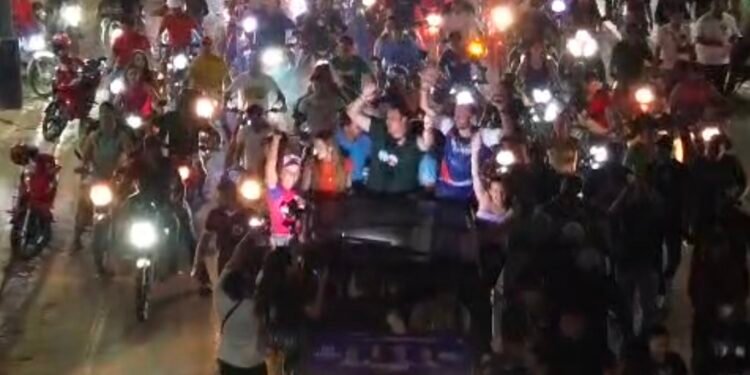 Mais uma grande ‘motocarreata do 15’ leva milhares de pessoas às ruas de Tuntum com Orleans Brandão