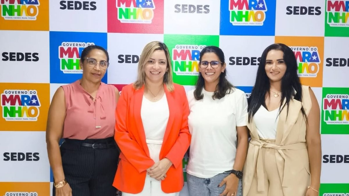 Hoje também tivemos uma reunião muito produtiva na SEDES_ com a subsecretária _marijosesantos _ ao lado da diretoria da Associação Maranhense de Pessoa(