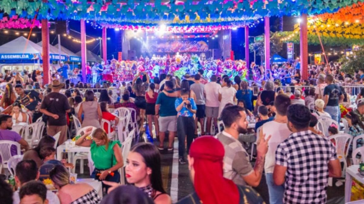 Muita gente marcou presença na primeira noite do Arraial da Assembleia e elogiou a organização e a programação do espaço