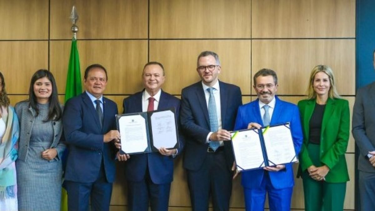 Assinatura de Termo de Compromisso para reestruturação do aeroporto de Barra do Corda (Foto: Gilson Teixeira)