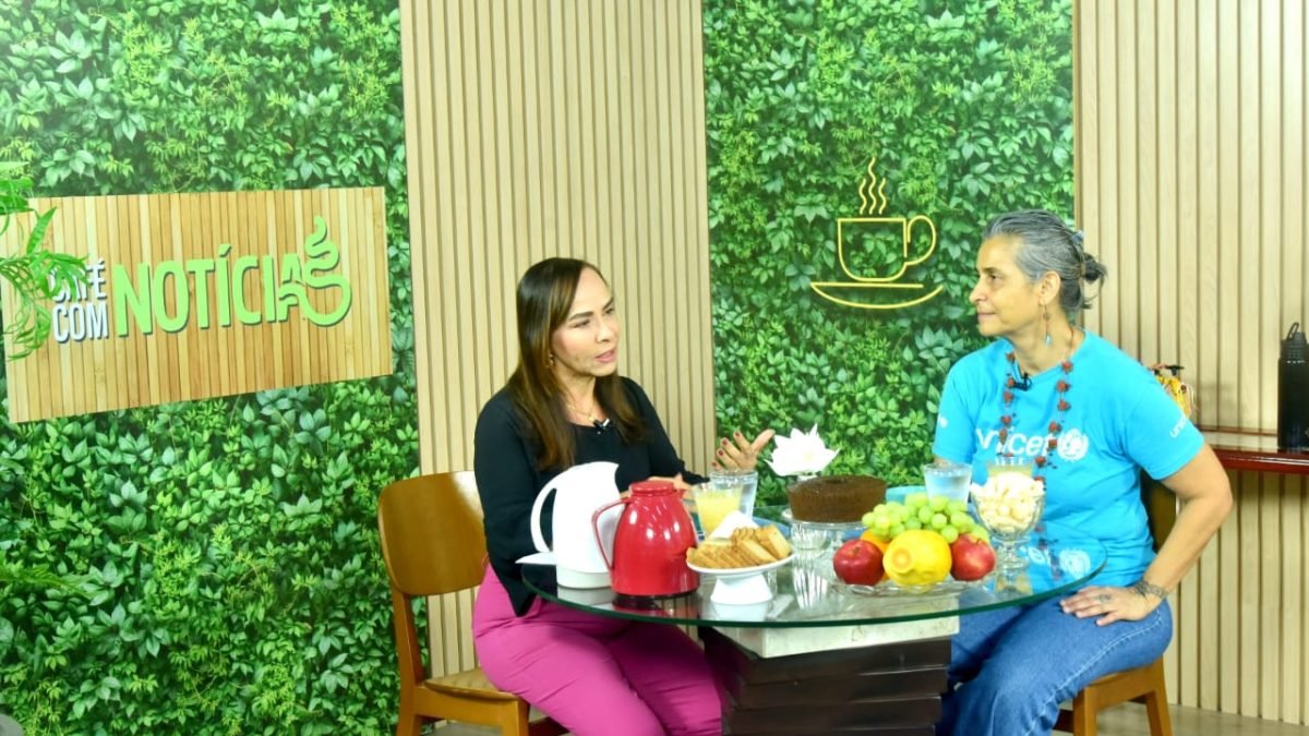 Elda Borges e Ofélia Silva conversam durante o Café desta sexta-feira