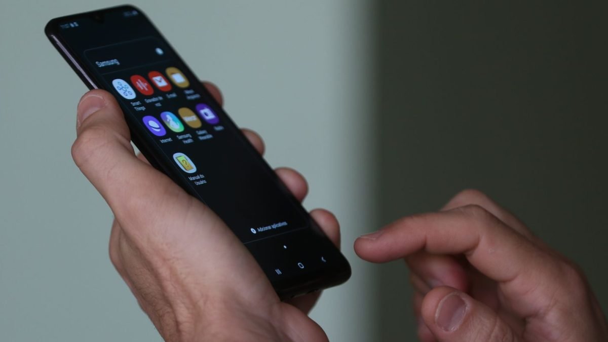 uso_de_smartphone_e_celular050720211244.jpg